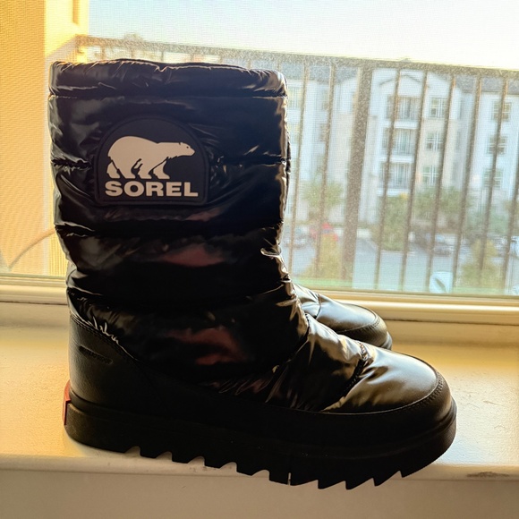 Black Sorel Joan of Arctic Next Lite Padded Patent Boots - Picture 1 of 2
